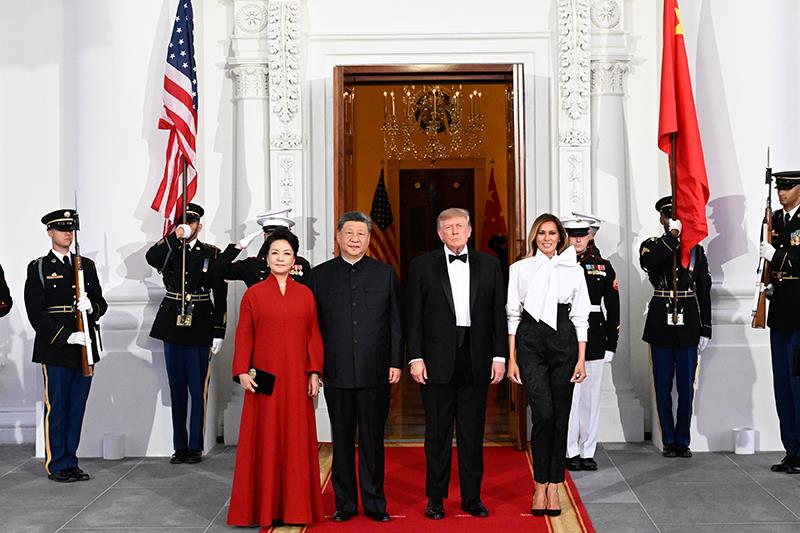 当地时间9月24日晚，美国总统特朗普和夫人梅拉尼娅为习近平主席和夫人彭丽媛在白宫举行欢迎国宴。