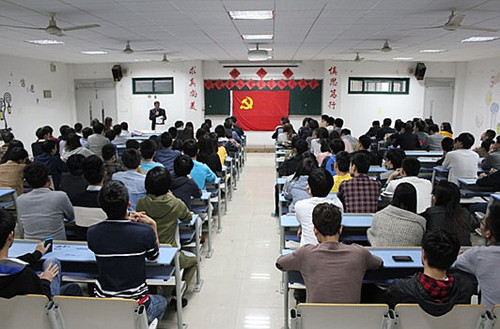 建工系新党员入党宣誓仪式大会现场