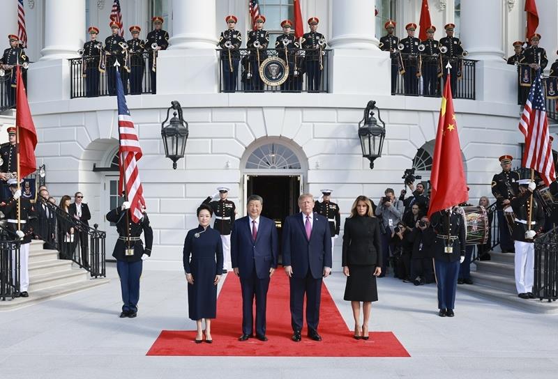 当地时间9月24日上午，美国总统特朗普在白宫举行隆重仪式，热烈欢迎习近平主席对美国进行国事访问。